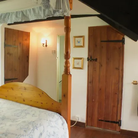 Old Newham Farm Villa Camelford Room photo
